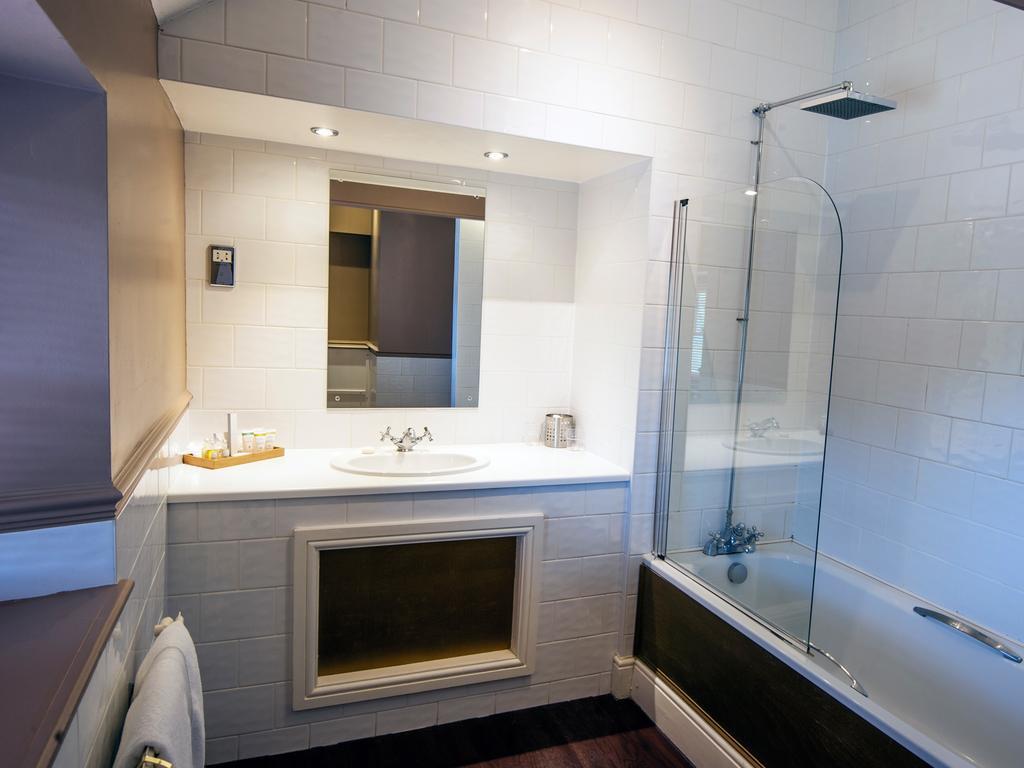 Fairyhill Hotel Reynoldston Room photo